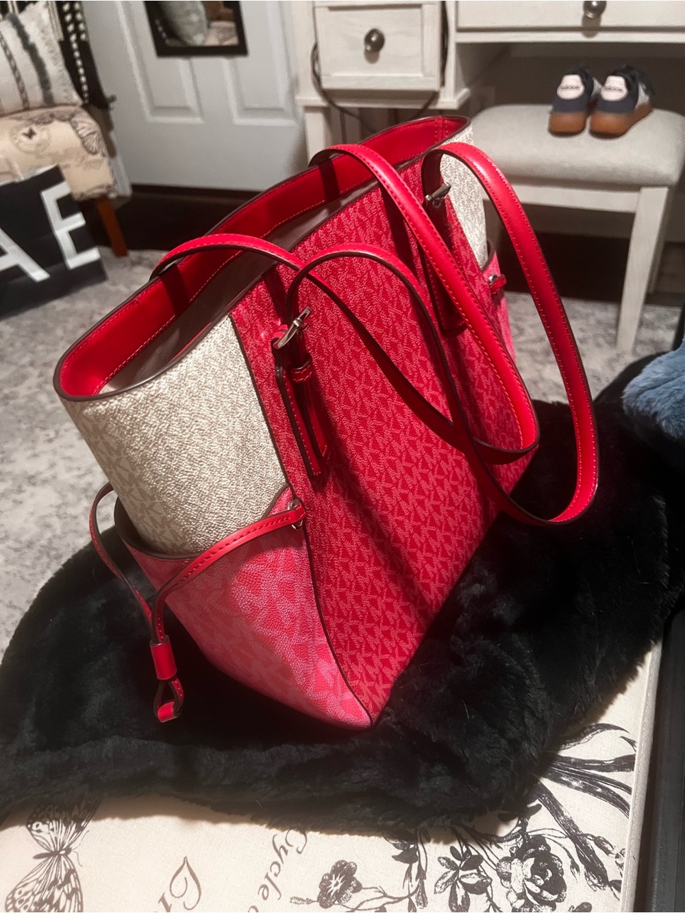 Michael Kors Pink and Cream Signature Tote with Gold Hardware - Picture 2 of 6